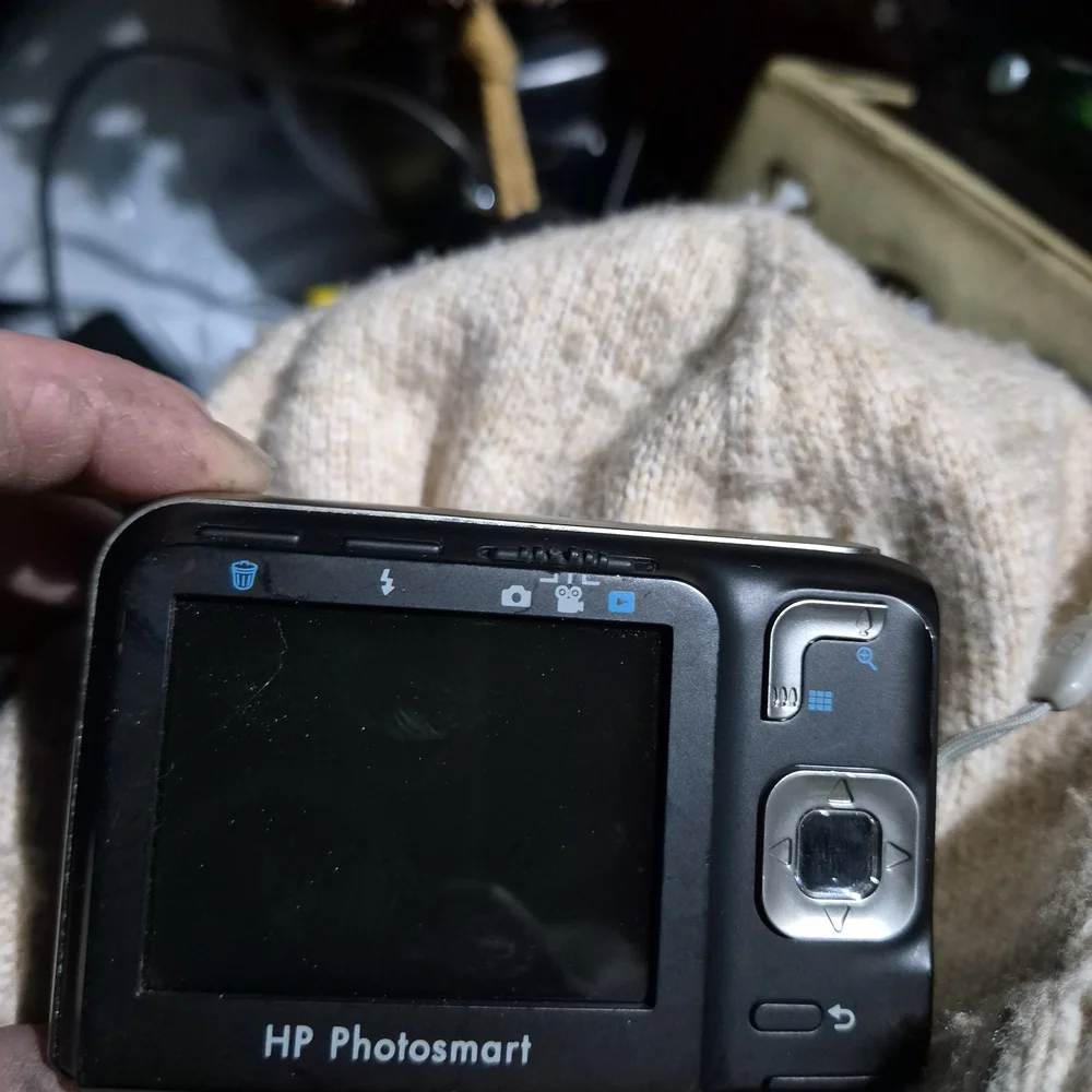 HP Black Compact Digital Camera with 6x Optical Zoom